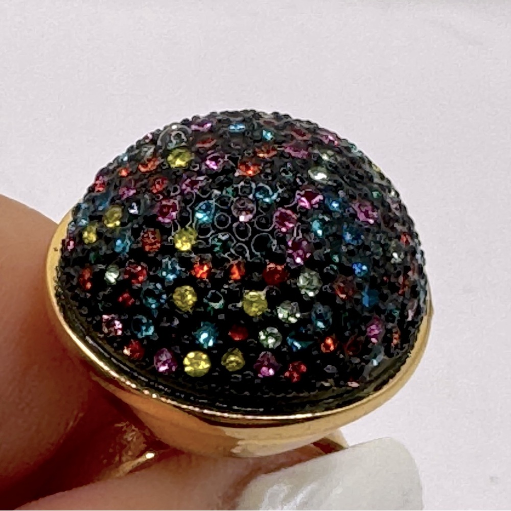 SPARKLING TRINA TURK COCKTAIL RING WITH SWAROVSKI CRYSTALS SIZE 6.75 SHOWSTOPPER - Picture 4 of 6